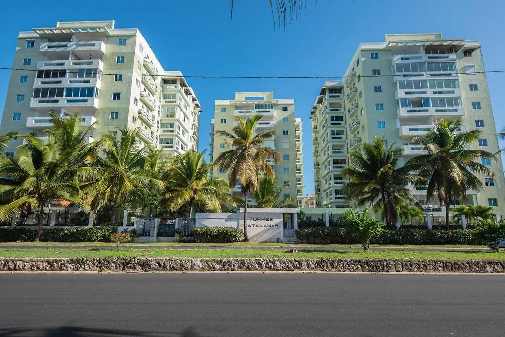 Escape Oceanfront Condo in Avenida Espana w/Pool Santo Domingo