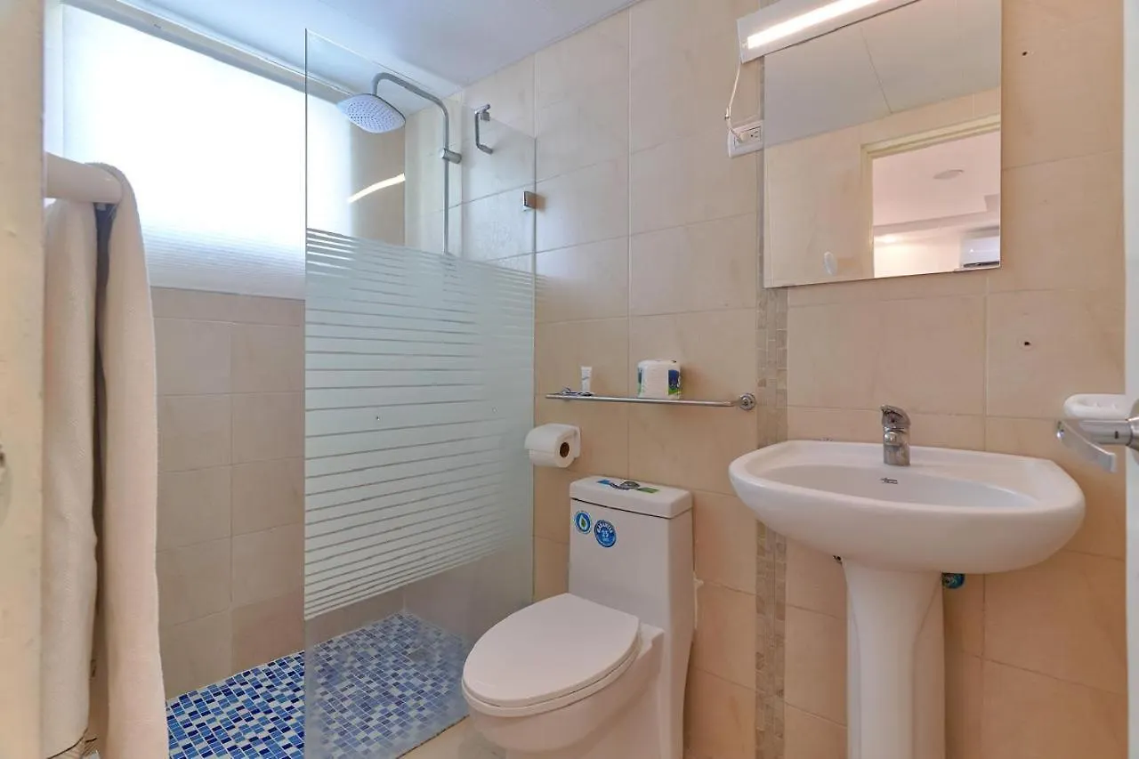 Escape Oceanfront Condo in Avenida Espana w/Pool Santo Domingo Apartamento